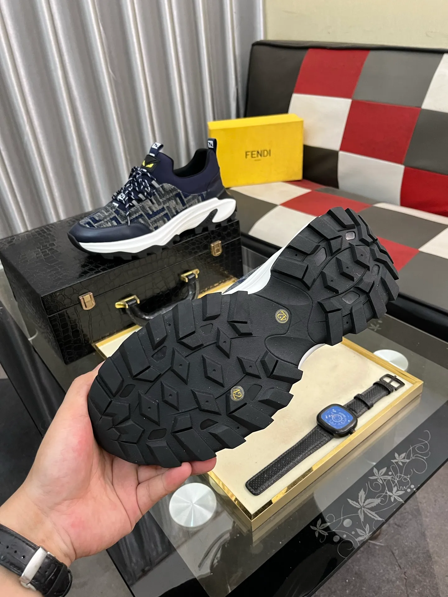 Men's Men's Shoes💰458⌚️⌚️[FENDI] Fendi's classic and comfortable men's, this complex sneaker is made of soft calfskin➕genuine leather lining➕original ultra-light rubber material with rough outsole. This unique light style is suitable for the casual and refined sensibility of this season. It is comfortable and natural on the feet. It is an everyday style for casual travel in autumn and winter! 38−443️⃣colors available
